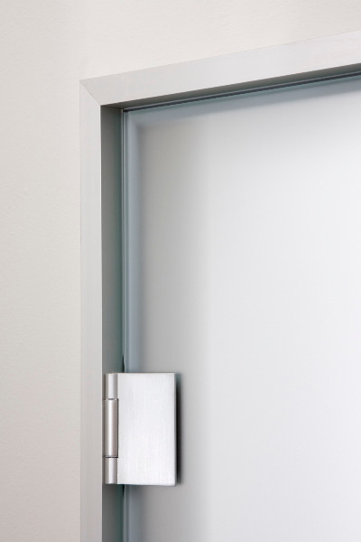 Otočné sklenené dvere v hlinikovej zárubni – jednokrídlové